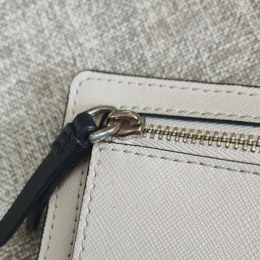 Kate Spade Black and Tan Saffiano Leather Bifold  Snap Closure Wallet - Picture 11 of 11